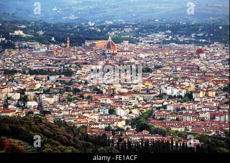 Florenz, Toskana, Italien. Klassische Ansicht über das Stadtzentrum von Fiesole. Sommerabend Stockfoto