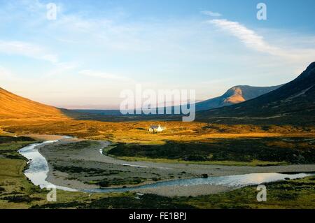 Glencoe, Schottland. BlackRock Cottage unter Buchaille Etive Mor Berg, western Highlands. Blick auf Rannoch Moor. Winter Stockfoto