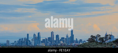 Skyline von Melbourne im frühen Morgen gelb sunrise Stockfoto