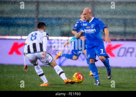 Empoli, Italien. 3. Februar 2016. Bruno Fernandes (Udinese), Massimo Maccarone (Empoli) Fußball: Italienische "Serie A" match zwischen Empoli 1-1 Udinese im Carlo Castellani Stadium in Empoli, Italien. Bildnachweis: Maurizio Borsari/AFLO/Alamy Live-Nachrichten Stockfoto