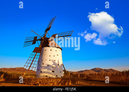 Windmühle El Cotillo Fuerteventura auf den Kanarischen Inseln von Spanien Stockfoto