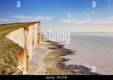 Die Klippen und den Leuchtturm am Beachy Head an der Südküste von England. Stockfoto