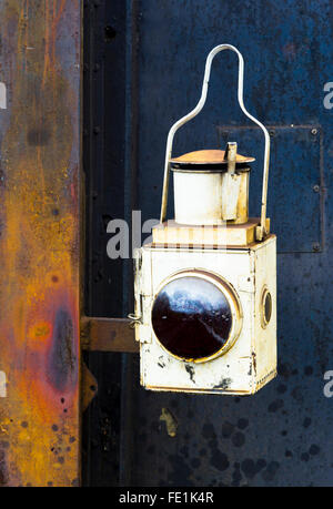 Eine alte Laterne an der Vorderseite von einer alten Dampflok, Teil der West Somerset Railway Stockfoto