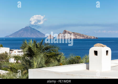 Blick zur Insel Stromboli, Sizilien, Italien Stockfoto