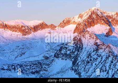 Berg-Sonnenuntergang in Peak Aneto, 3404 m. Posets alles Naturpark, Huesca, Aragon, Pyrenäen, Spanien Stockfoto