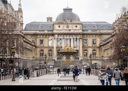 Toren der Cour d ' Honneur der Palais de Justice, front-Fassade Gebäude, Place Louis Lepine, Paris, Frankreich. Stockfoto