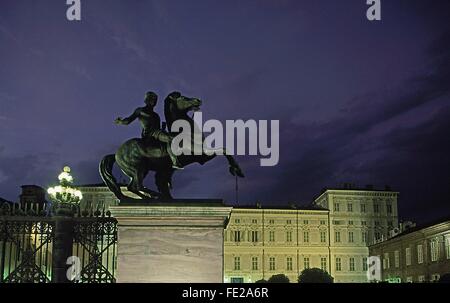 Palazzo Reale und Dioskuren Statue, Piazza Castello, Turin, Piemont, Italien Credit © Roberto Sacco/Sintesi/Alamy Stock Photo Stockfoto