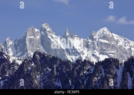 Schneebedeckte Scoria Gruppe im Frühjahr, Bergell, Schweiz Stockfoto