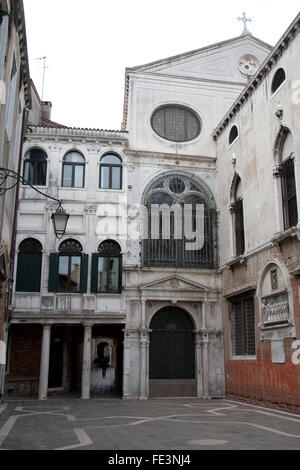 Innenhof oder im Atrium der Scuola Grande di San Giovanni Evangelista San Polo Sestiere Venedig, Italien Stockfoto