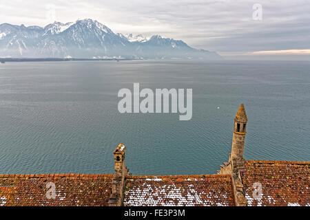 VEYTAUX, Schweiz - 2. Januar 2015: Genfer See-Blick vom Schloss Chillon. Es ist ein Insel-Schloss am Genfer See (Lac Léman) in der Waadt, zwischen Montreux und Villeneuve. Stockfoto