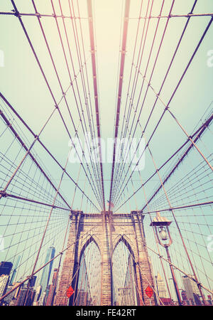 Vintage getönten Weitwinkel-Foto der Brooklyn Bridge, New York, USA. Stockfoto