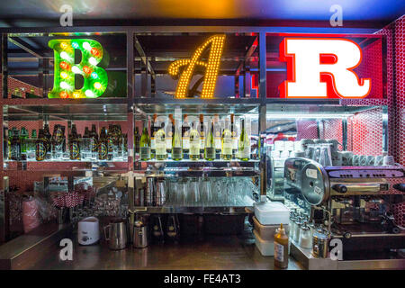 Bar in einem Pizza Hut Restaurant, UK Stockfoto