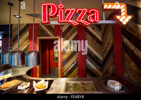 Neon Pizza Zeichen in einem Pizza Hut restaurant Stockfoto