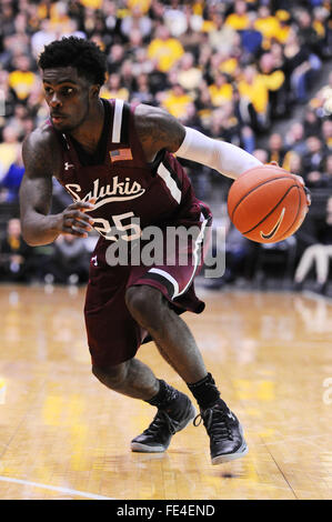 Wichita, Kansas, USA. 3. Februar 2016. Southern Illinois Salukis Guard Anthony Beane (25) erzielte 20 Punkte im Schadenfall 76-55 WSU während der NCAA Basketball-Spiel zwischen der Southern Illinois Salukis und die Wichita State Shockers in Charles Koch Arena in Wichita, Kansas. Kendall Shaw/CSM/Alamy Live-Nachrichten Stockfoto