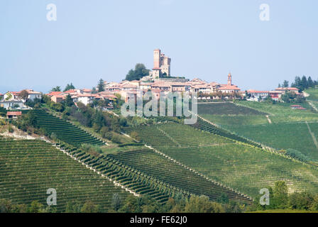 Weinbau in das Dorf von Serralunga d ' Alba. Langhe, Piemont, Italien Stockfoto