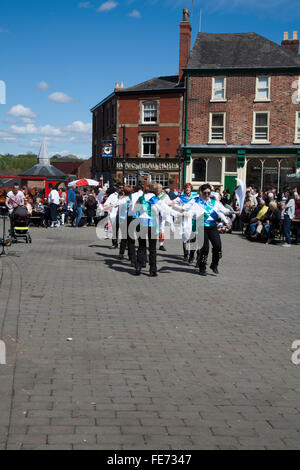 Frauen Morris Tanz Gruppe Stockport Folk Festival 2015 Stockport Cheshire England Stockfoto