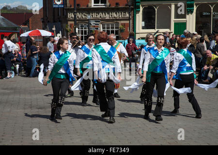 Frauen Morris Tanz Gruppe Stockport Folk Festival 2015 Stockport Cheshire England Stockfoto