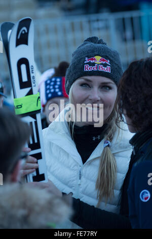 Lindsey Vonn der USA im Gespräch mit den Fans nach dem Wettkampf in Courchevel Fis Ski Alpin Weltcup Frauen Riesenslalom in 2015 Stockfoto