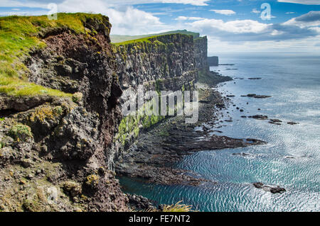 Diese majestätische hohe Klippen sind in Latrabjarg versucht, westlichster Punkt in Island. Heimat von Millionen von Vögel, sie sind Europa " Stockfoto