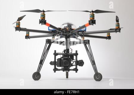 MULTIROTOR Drohne des Typs ein Oktokopter für professionelle Luftaufnahmen und Kinematographie mit einem stabilisierten gimbal Stockfoto