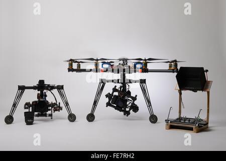 MULTIROTOR Typ zivile Drohne für Luftaufnahmen und Luftbilder Filmen mit verschiedenen Gimbals und Leitstand für Betreiber verwendet Stockfoto