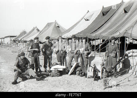 42 Cdo RM Patrouille prep Khormaksar Flugplatz Aden Jemen 1967 britischen Rückzug Stockfoto