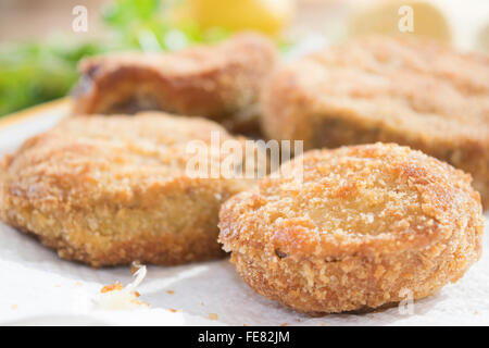 gebratene und misshandelte Mozzarella Mozzarella in Carrozza genannt Stockfoto