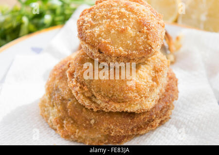 gebratene und misshandelte Mozzarella Mozzarella in Carrozza genannt Stockfoto