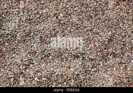 Hintergrundtextur mit vielen kleinen Steinen (zerkleinerte Kies) Stockfoto