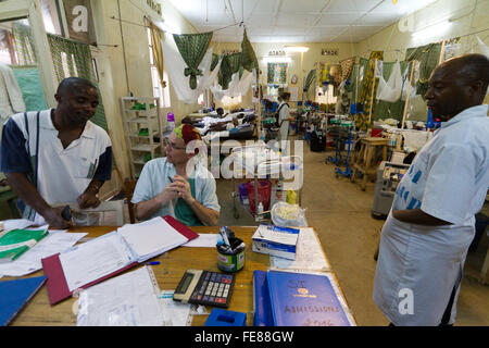 Intensivstation im Krankenhaus MSF Rutshuru, Provinz Nord-Kivu, demokratische Republik Kongo, demokratische Republik Kongo, Afrika Stockfoto