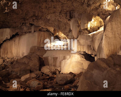 Kleine Höhle Hall in Tham als Menge Noi Höhle Stockfoto