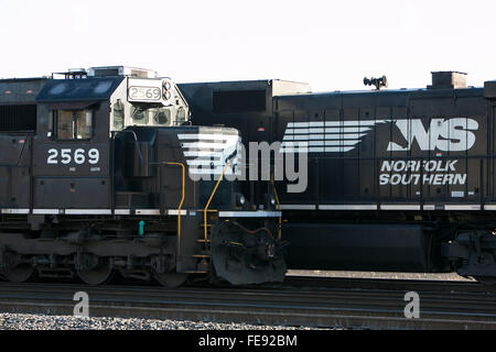 Norfolk Southern Railway Lokomotiven auf der Norfolk Southern Enola Werft in Enola, Pennsylvania am 3. Januar 2016. Stockfoto