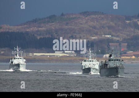 Drei Royal Navy Minenjägern begeben Sie sich für gemeinsame Krieger 15-1, mit HMS Hurworth Hms Bangor und HMS Brocklesby führen. Stockfoto