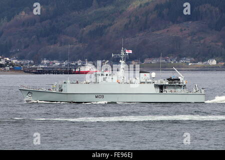 HMS Bangor (M109), ein Minehunter Sandown-Klasse der Royal Navy, Köpfe, zu Beginn der Übung Joint Warrior 15-1. Stockfoto