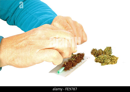 Mann, der eine Verbindung von Marihuana Stockfoto