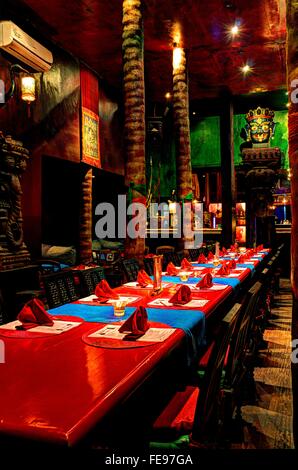 Exotische, rustikale Asian Dining Themenzimmer Stockfoto