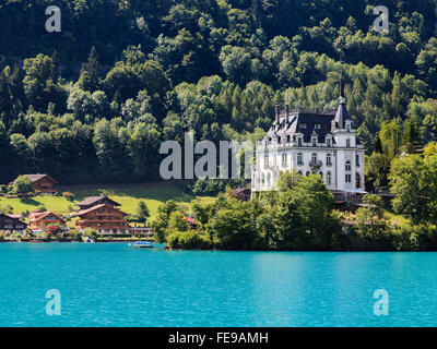 Iseltwald Burg, Blick vom alpinen Brienzersee der Jungfrauregion, Schweiz Stockfoto