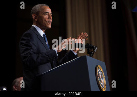 Washington, DC, USA. 4. Februar 2016. US-Präsident Barack Obama liefert Bemerkungen zu der nationalen Gebetsfrühstück in Washington, DC, USA, 4. Februar 2016. 63 Jahre lang hat der nationalen Gebetsfrühstück Präsidenten Gelegenheit, mit Mitgliedern des Kongresses und evangelikale Christen zu beten und reden über die Rolle des Gebets im eigenen Leben zu sammeln. Bildnachweis: Shawn Thew/Pool über CNP /dpa - kein Draht SERVICE - Credit: Dpa/Alamy Live-Nachrichten Stockfoto