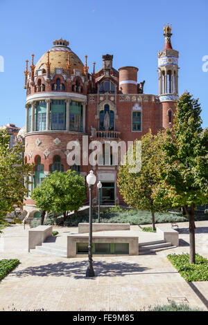 Detaillierte modernistische Architektur machte ich mich auf dem Gelände des Hospital De La Santa Creu Sant Pau in Barcelona, Spanien. Stockfoto