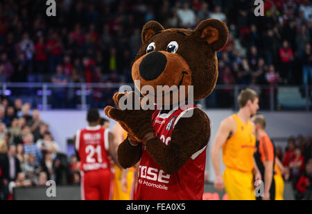 Bamberg, Deutschland. 4. Februar 2016. Bamberger Maskottchen Freaky applaudiert während der Euroleague, Gruppe F Basketball Spiel Brose Baskets Bamberg Vs FC Barcelona in Bamberg, Deutschland, 4. Februar 2016. Foto: Nicolas Armer/Dpa/Alamy Live News Stockfoto