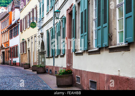 Schiffgasse, eine ziemlich schmale Straße in der Altstadt-Viertel der Stadt Heidelberg. Stockfoto