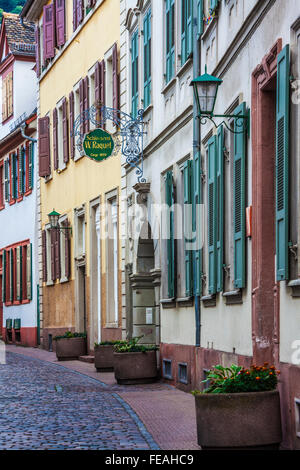 Schiffgasse, eine ziemlich schmale Straße in der Altstadt-Viertel der Stadt Heidelberg. Stockfoto