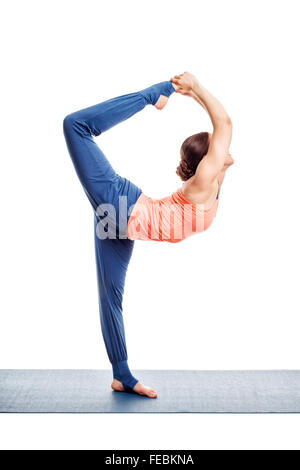 Frau tut Yoga Asana Natarajasana Stockfoto