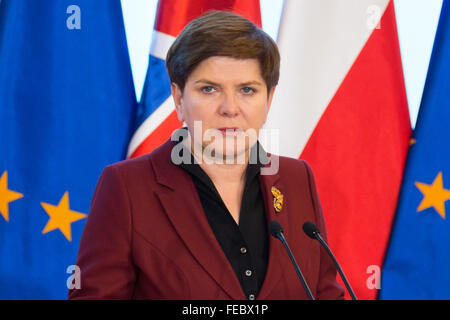 Warschau, Polen. 5. Februar 2016. Premierminister von Polen Beata Szydlo während einer Pressekonferenz mit britischen Prime Minster David Cameron in der Kanzlei des Ministerpräsidenten Polens am 5. Februar 2016 in Warschau, Polen. Bildnachweis: MW/Alamy Live-Nachrichten Stockfoto