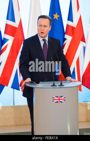 Warschau, Polen. 5. Februar 2016. Premierminister des Vereinigten Königreichs David Cameron während einer Pressekonferenz mit polnischen Ministerpräsidenten Beata Szydlo in der Kanzlei des Ministerpräsidenten Polens am 5. Februar 2016 in Warschau, Polen. Bildnachweis: MW/Alamy Live-Nachrichten Stockfoto