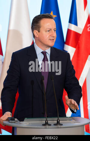 Warschau, Polen. 5. Februar 2016. Premierminister des Vereinigten Königreichs David Cameron während einer Pressekonferenz mit polnischen Ministerpräsidenten Beata Szydlo in der Kanzlei des Ministerpräsidenten Polens am 5. Februar 2016 in Warschau, Polen. Bildnachweis: MW/Alamy Live-Nachrichten Stockfoto