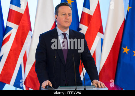 Warschau, Polen. 5. Februar 2016. Premierminister des Vereinigten Königreichs David Cameron während einer Pressekonferenz mit polnischen Ministerpräsidenten Beata Szydlo in der Kanzlei des Ministerpräsidenten Polens am 5. Februar 2016 in Warschau, Polen. Bildnachweis: MW/Alamy Live-Nachrichten Stockfoto