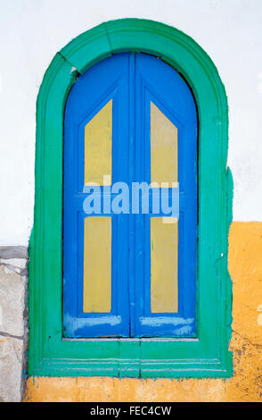 Alte Fensterläden griechischen Fenster, Kastellorizo, Griechenland Stockfoto