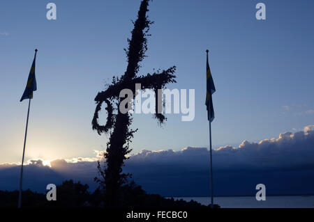 Mittsommer Maibaum überqueren. Uto-Insel. Schweden Stockfoto