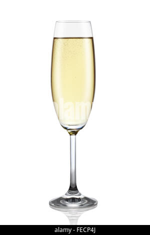 Glas Champagner auf dem weißen Hintergrund isoliert Schneidepfad enthalten. Stockfoto